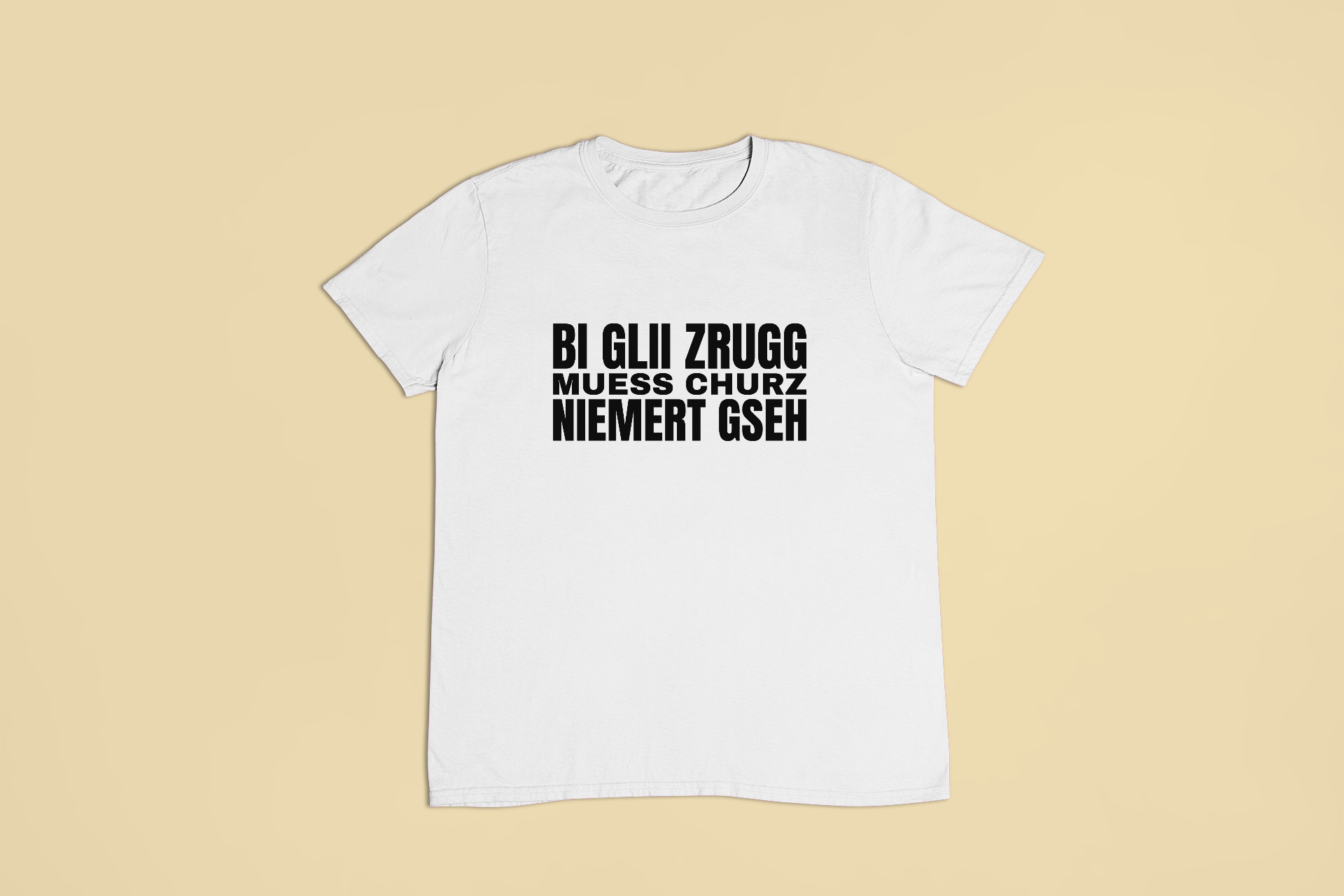Muess churz niemert gseh – T-Shirt in Weiss mit dem Motiv auf der Brust