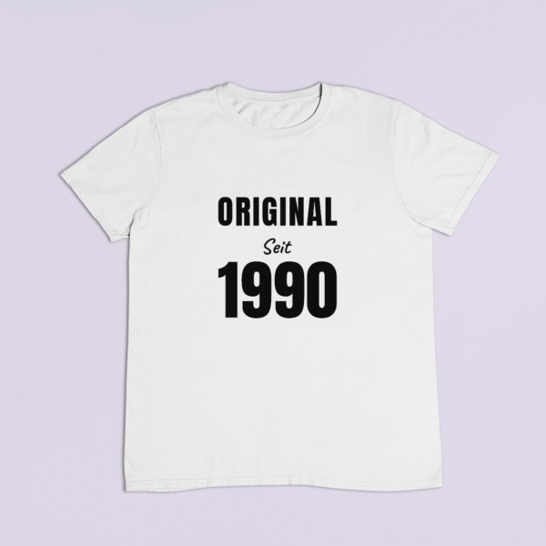 Jahrgang – dein Jahr, deine Schrift – T-Shirt in Weiss mit dem Motiv auf der Brust