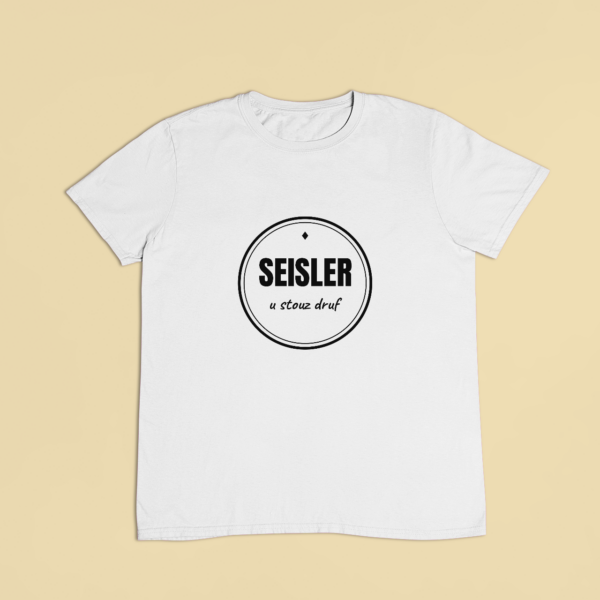 Seisler u stouz druf – T-Shirt in Weiss mit dem Motiv auf der Brust
